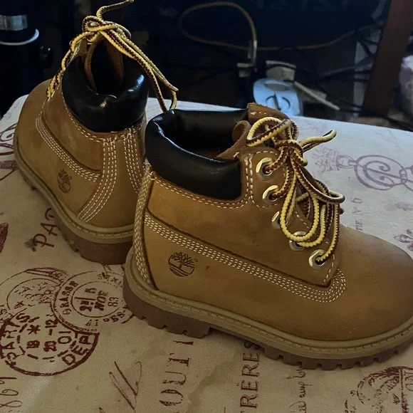 Timberlands Size 6M - Picture 3 of 4